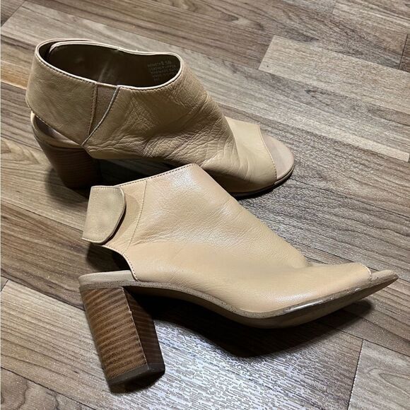 Steve Madden‎ Nonstp Natural Leather Peep Toe Booties Stacked Heel Tan Size 8.5B - Picture 1 of 11